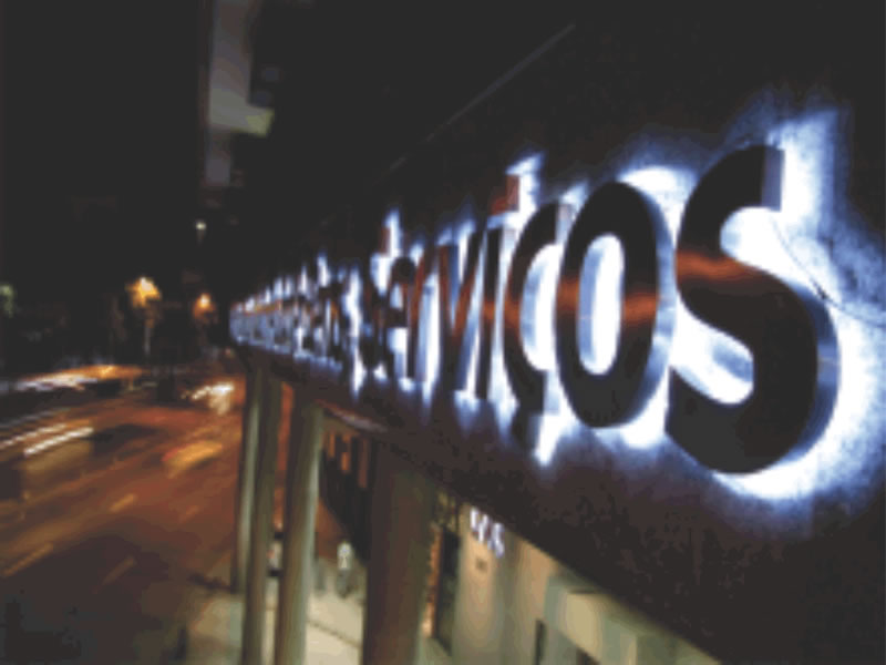 Letreiro iluminado em LED na Zona Sul