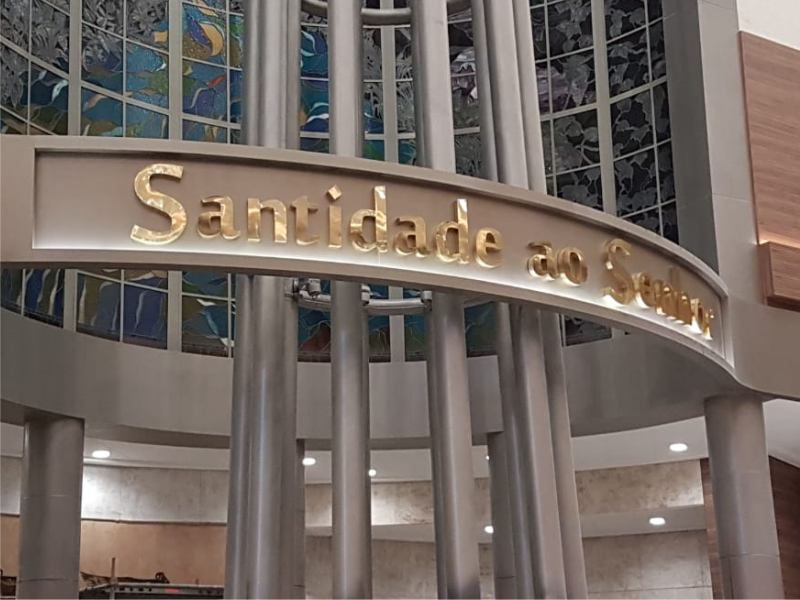 Letras em Latão Dourado